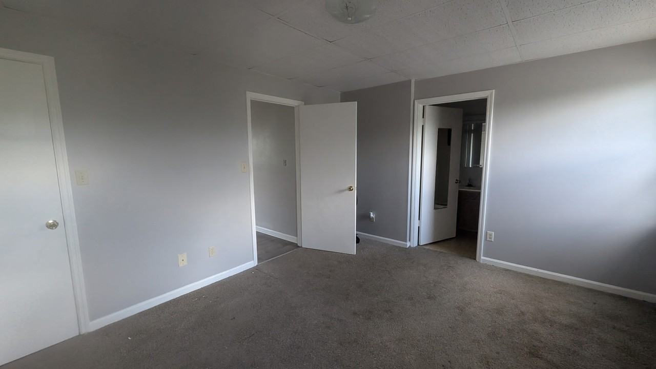 430 Britton Ave #4 - Photo 4 of 5