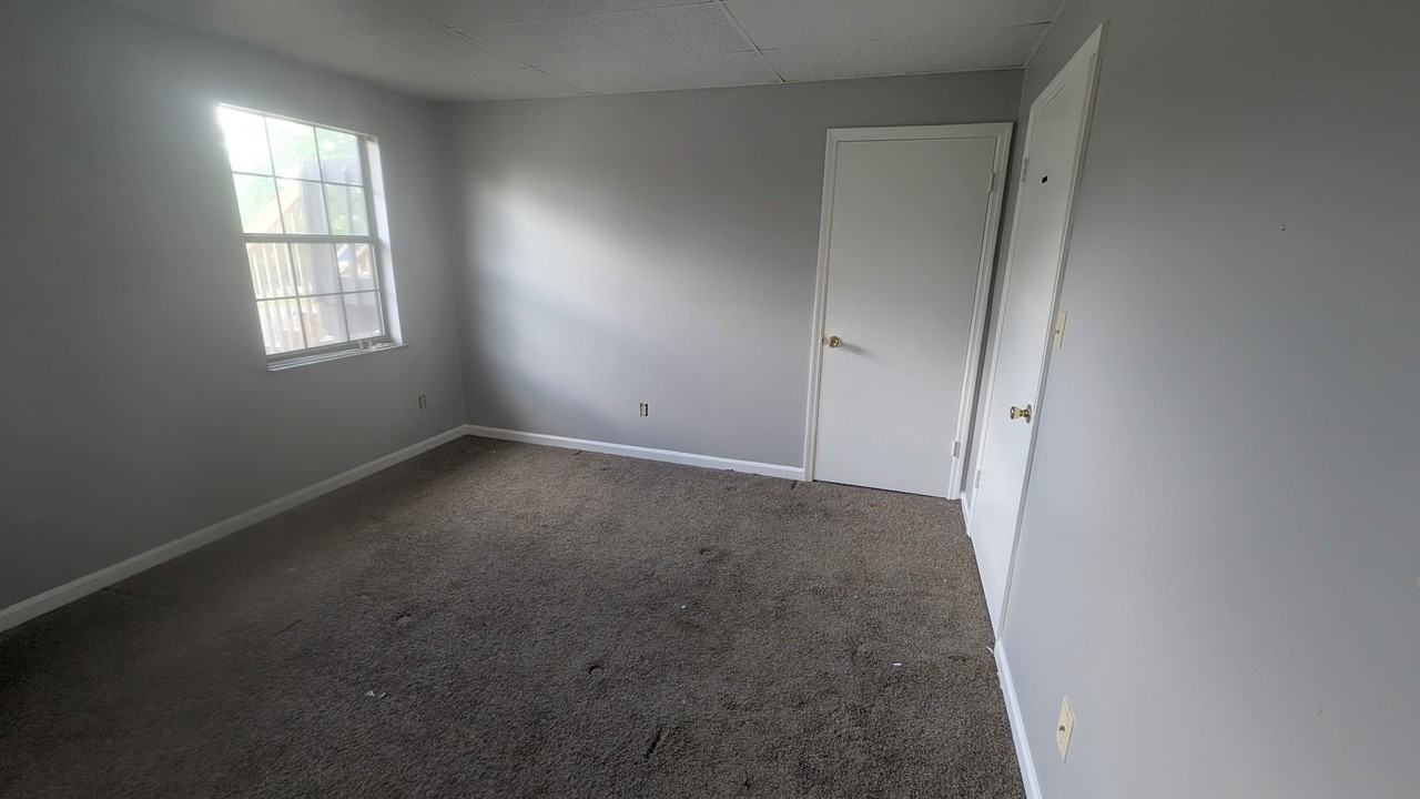 430 Britton Ave #4 - Photo 5 of 5