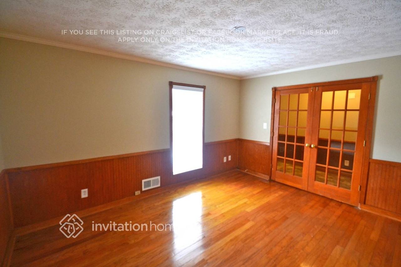 3921 Crestmoor Ct - Photo 4 of 10