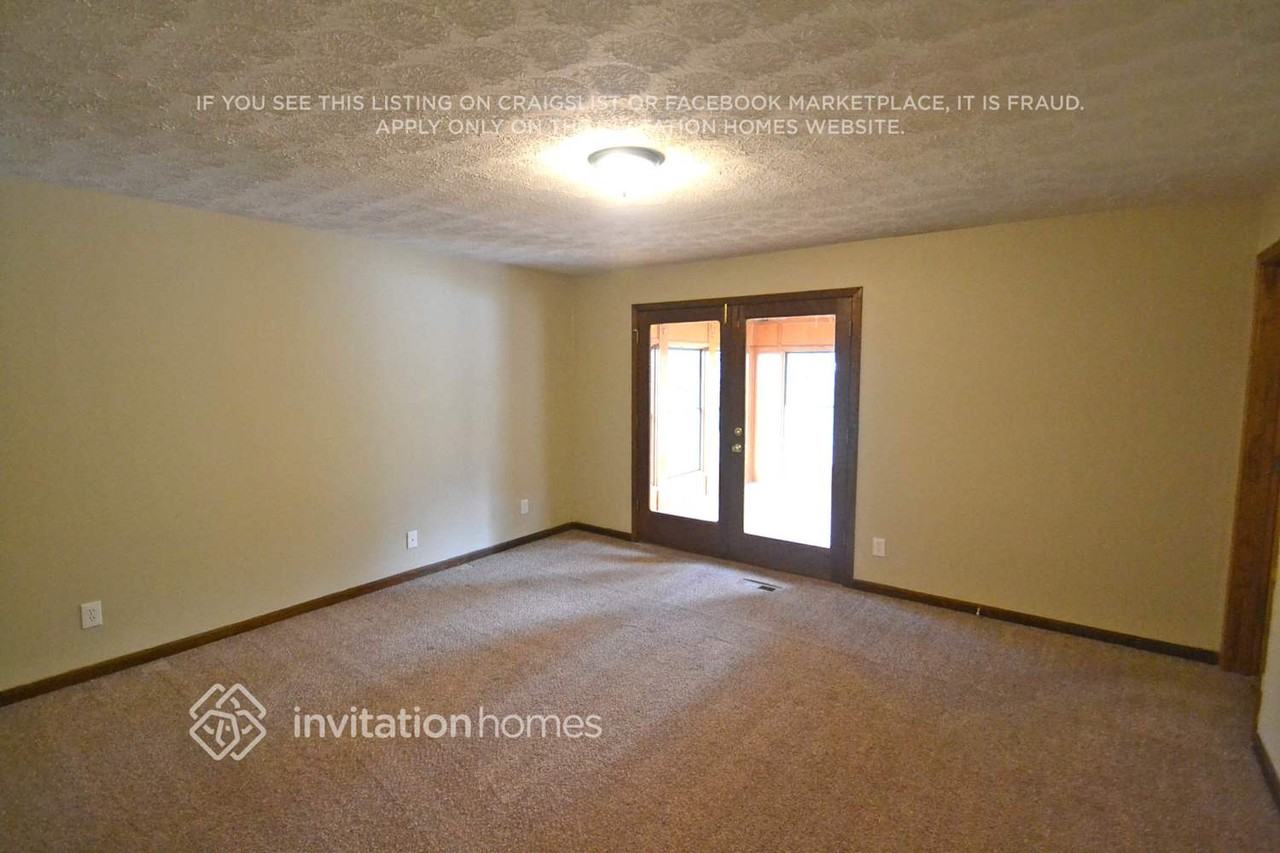 3921 Crestmoor Ct - Photo 5 of 10