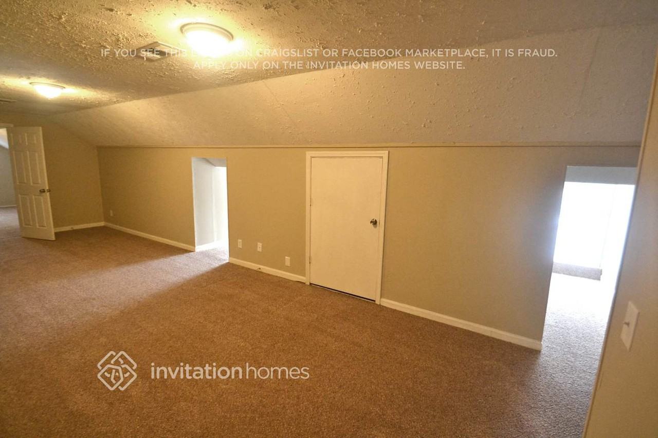 3921 Crestmoor Ct - Photo 6 of 10