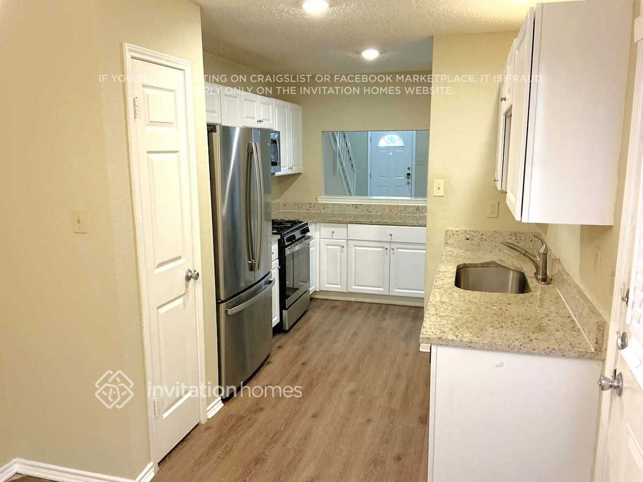 4317 Saugus Dr - Photo 7 of 19