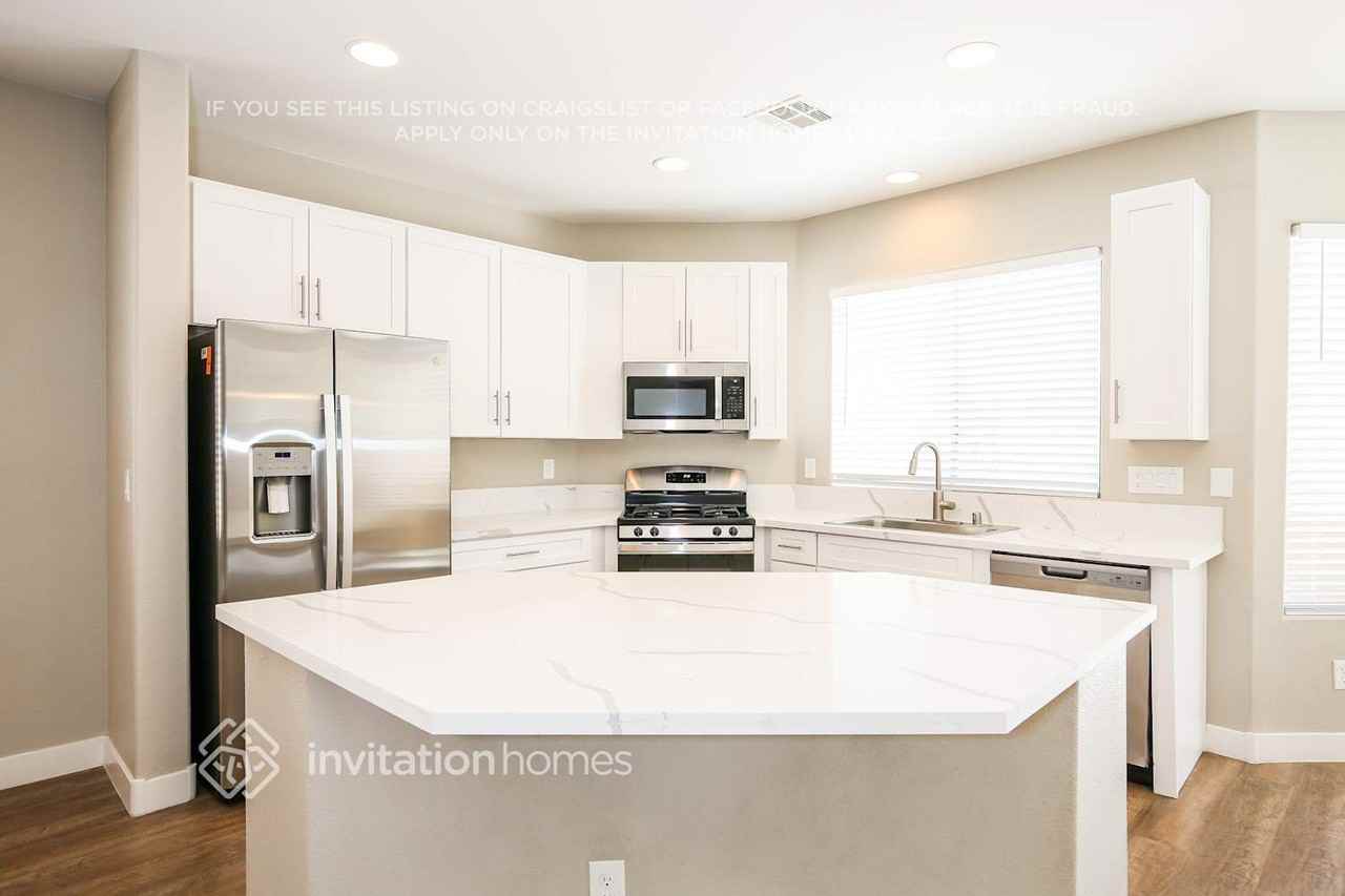 9133 Little Horse Ave - Photo 7 of 18