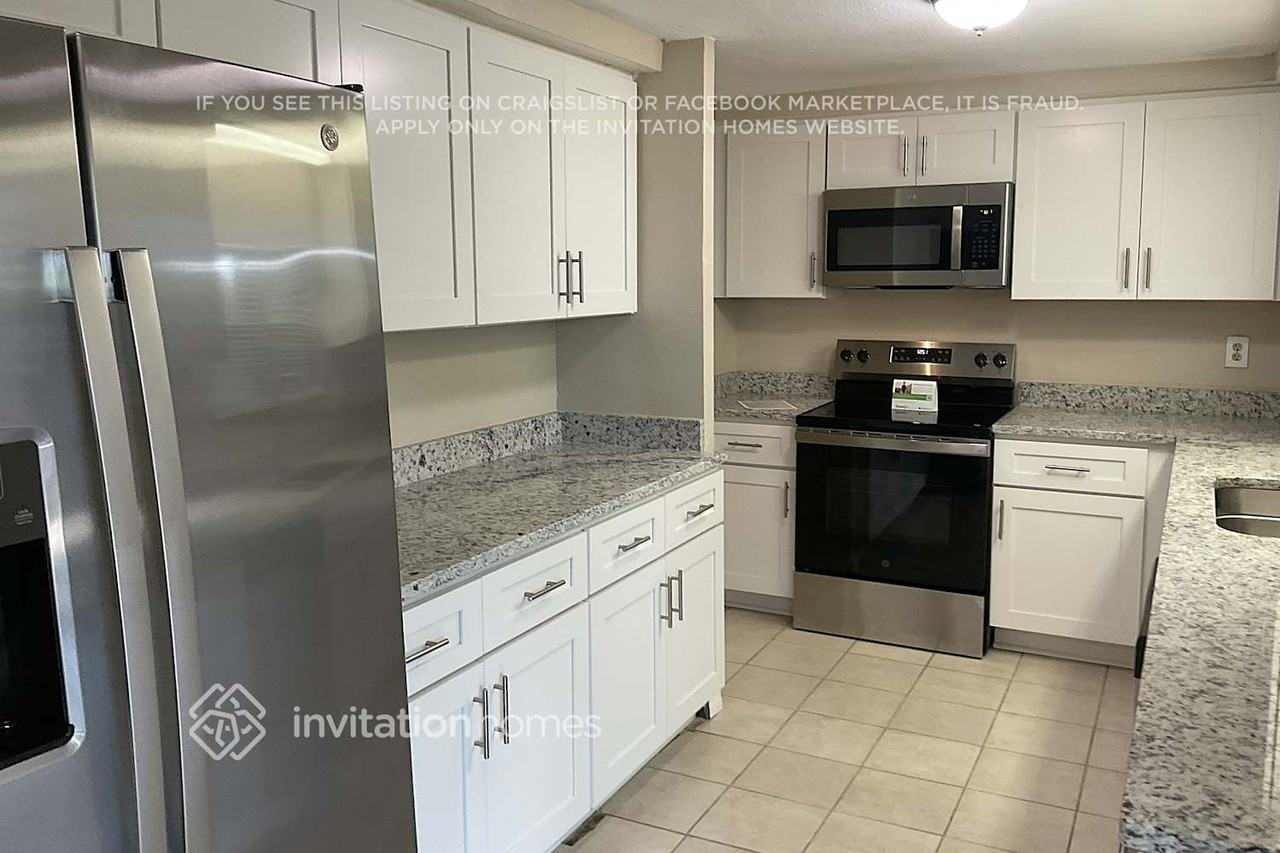 3910 Glissade Dr - Photo 5 of 20