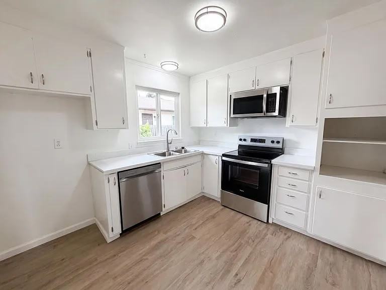 648 Lewis Avenue - Photo 4 of 10