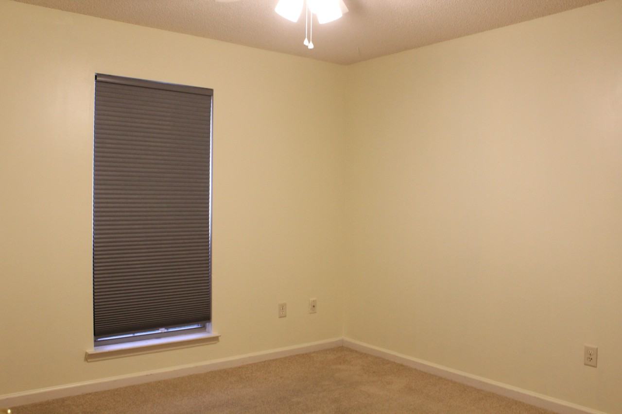 504 Bedford Ct - Photo 5 of 11