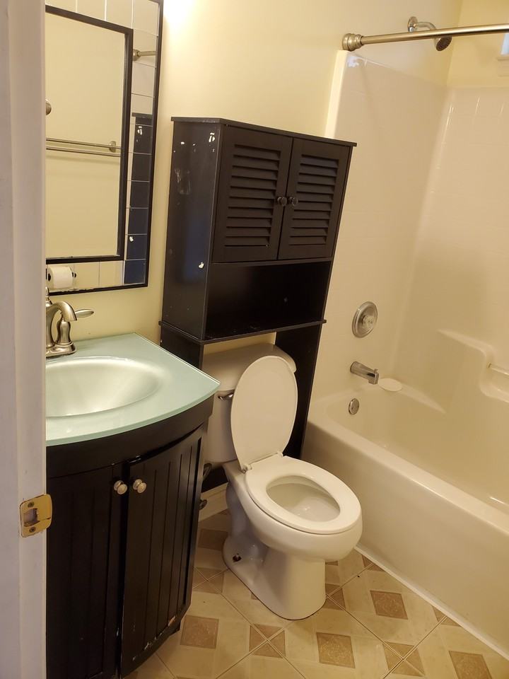 504 Bedford Ct - Photo 6 of 11