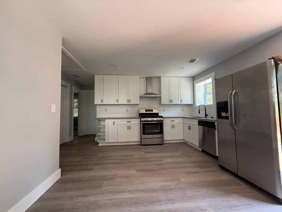 1099 Center St Sw #C - Photo 2 of 10