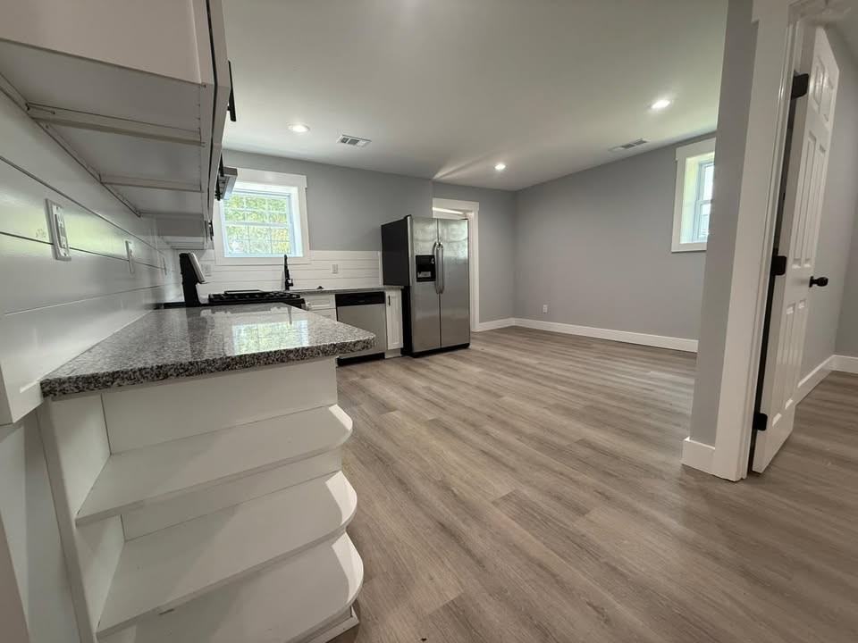 1099 Center St Sw #C - Photo 3 of 10