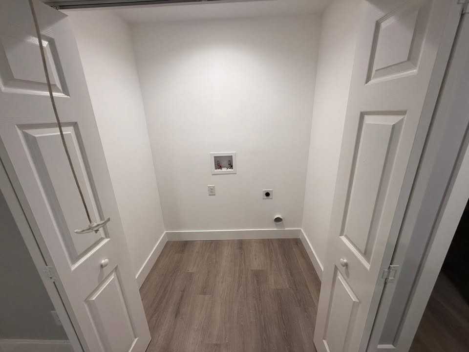 1099 Center St Sw #C - Photo 4 of 10