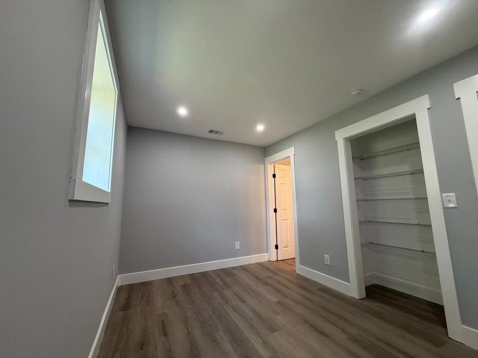 1099 Center St Sw #C - Photo 6 of 10