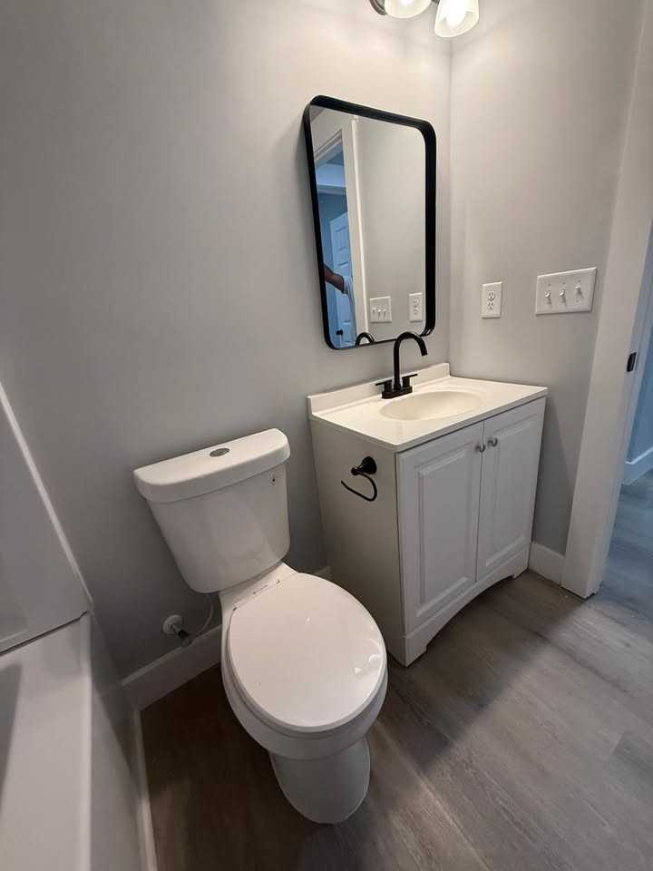 1099 Center St Sw #C - Photo 7 of 10