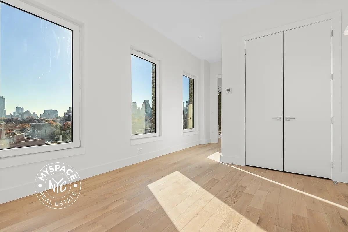 58 Vanderbilt Ave #8K - Photo 4 of 33