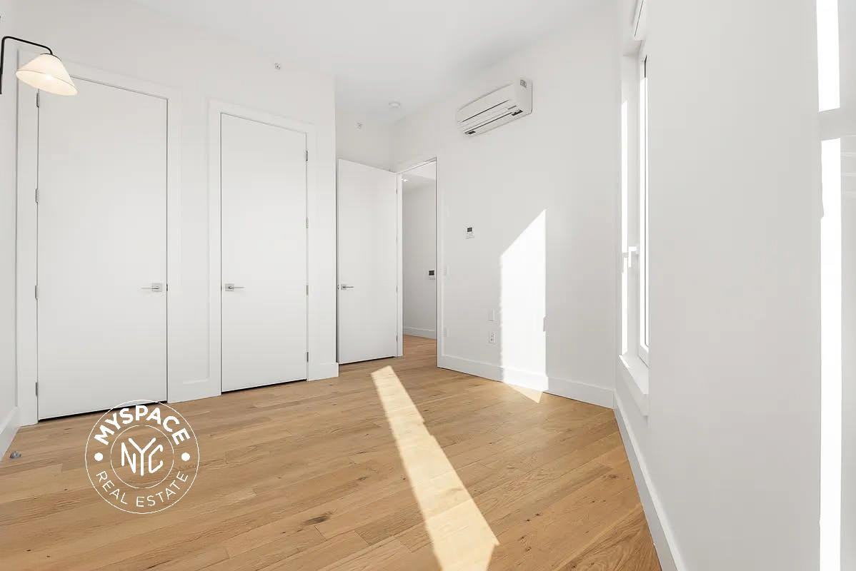58 Vanderbilt Ave #8K - Photo 7 of 33