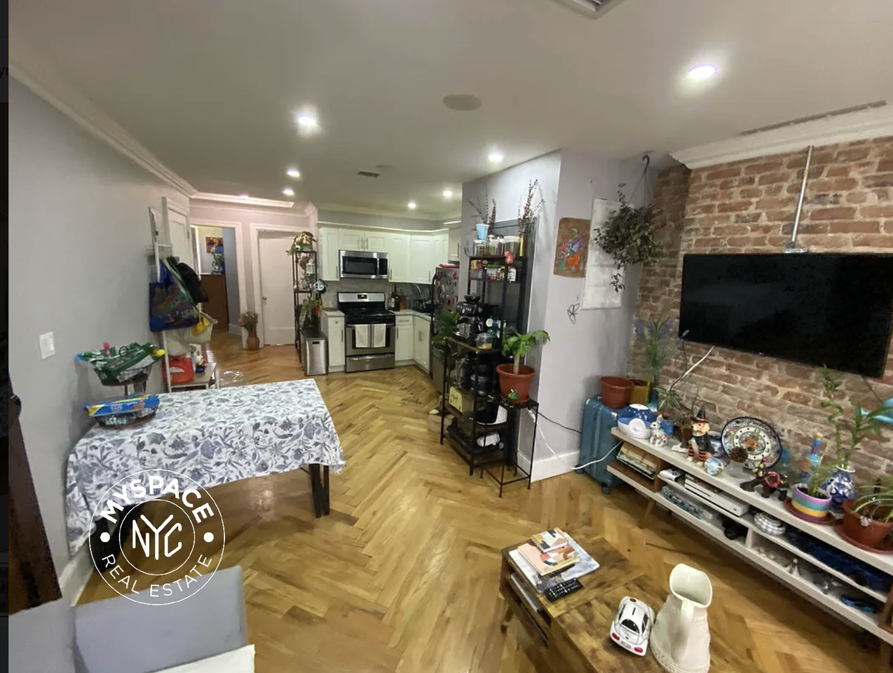 1102 Jefferson Ave #2 - Photo 2 of 10
