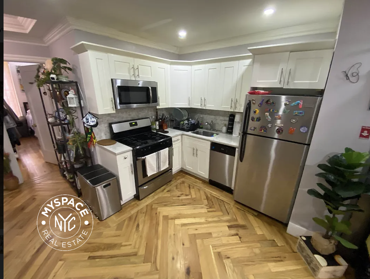 1102 Jefferson Ave #2 - Photo 4 of 10