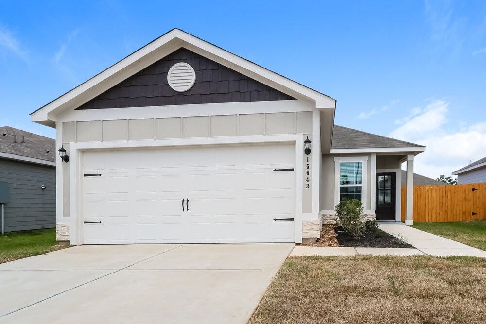 15643 Plum Brook Dr