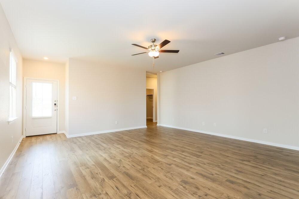 15643 Plum Brook Dr - Photo 4 of 16