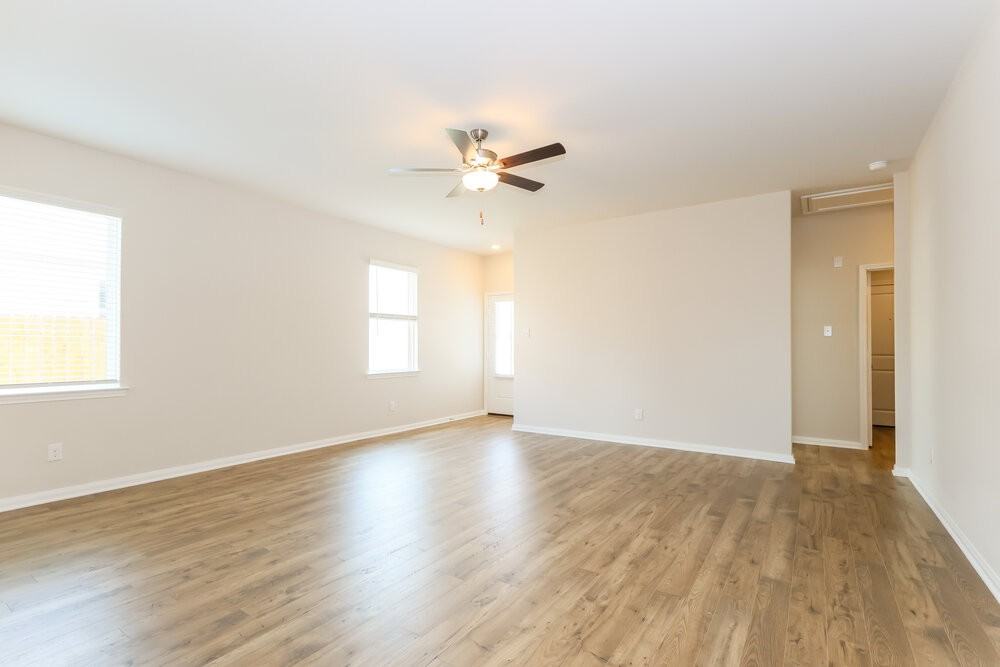 15643 Plum Brook Dr - Photo 5 of 16