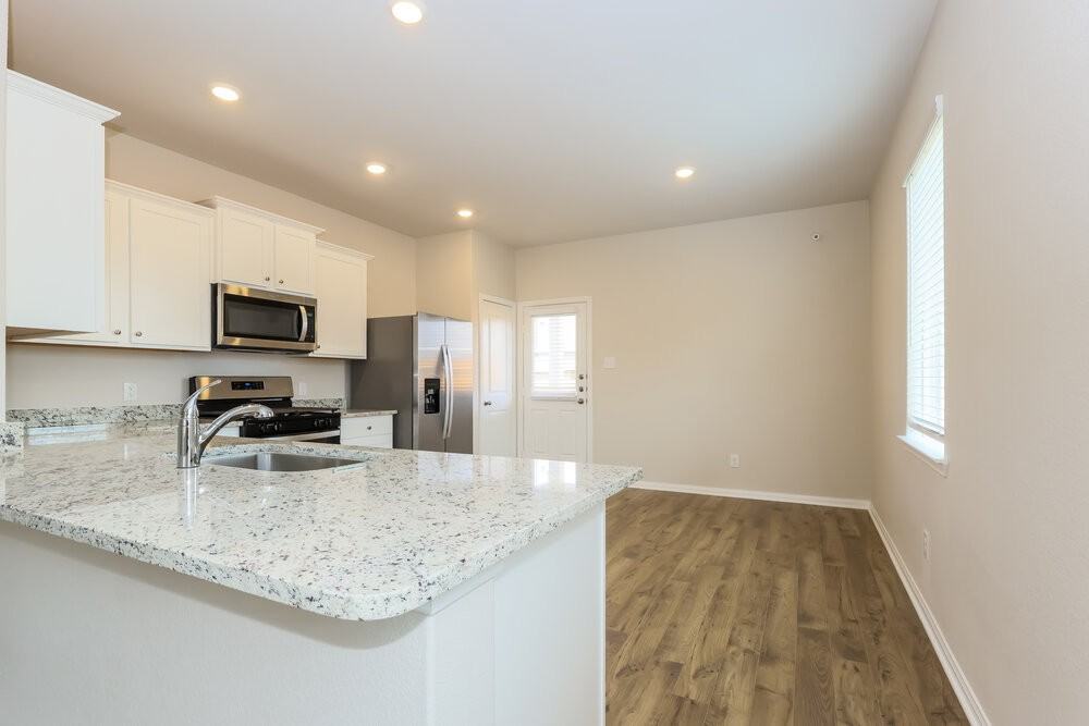 15643 Plum Brook Dr - Photo 6 of 16