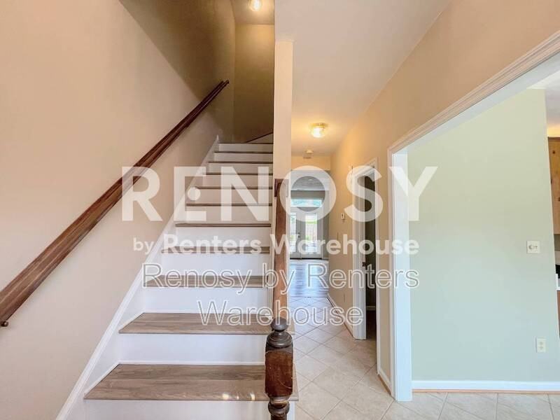 628 Creekside Ct - Photo 4 of 35