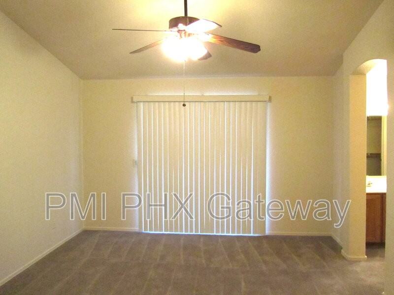 6702 N 89th Ave - Photo 4 of 10