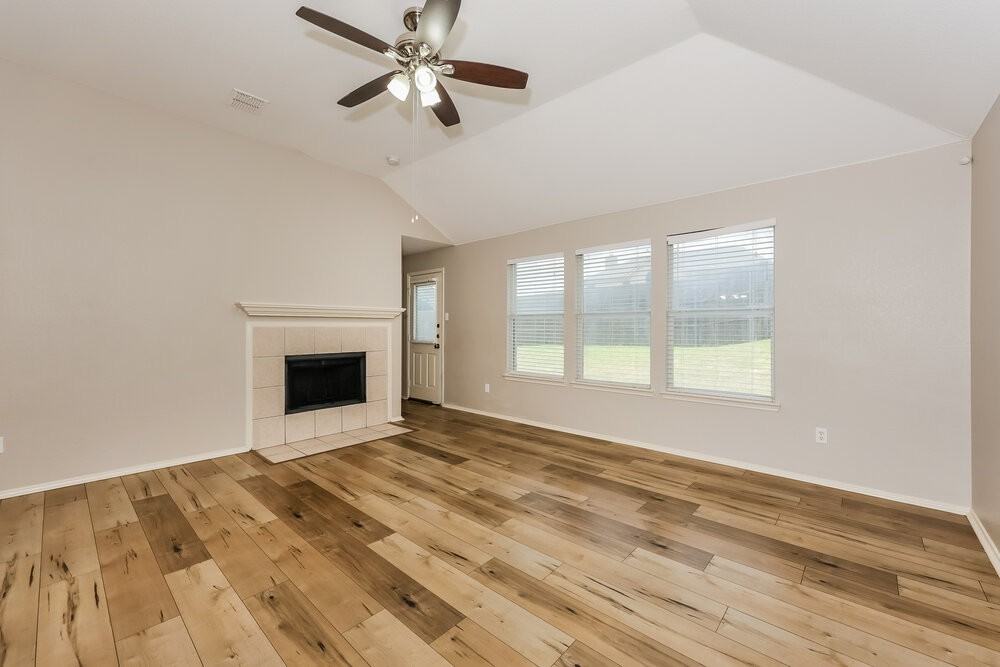 1082 Magnolia Ln - Photo 3 of 16