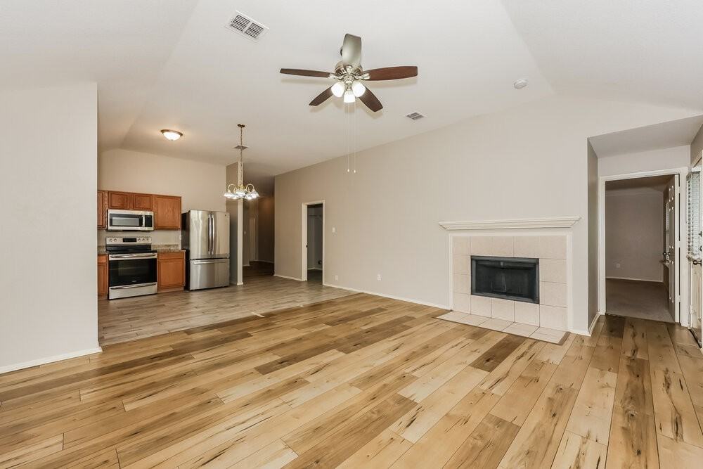 1082 Magnolia Ln - Photo 4 of 16