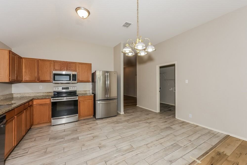 1082 Magnolia Ln - Photo 6 of 16
