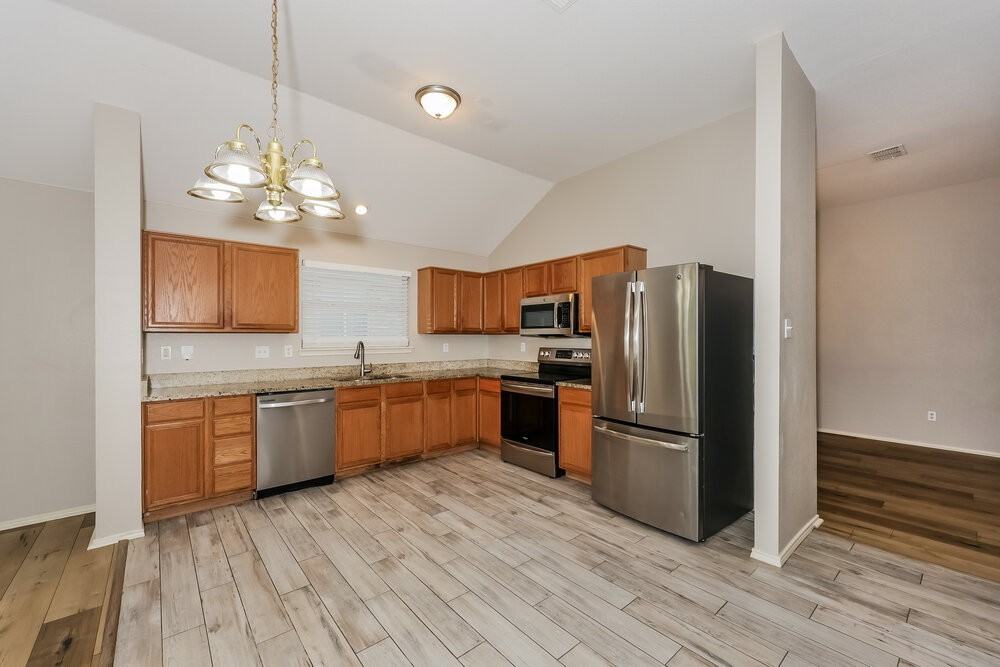 1082 Magnolia Ln - Photo 7 of 16
