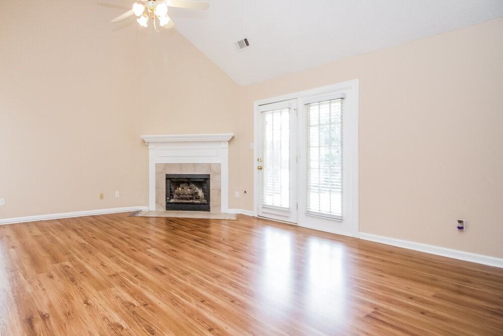 9441 Club Walk Ct - Photo 3 of 10
