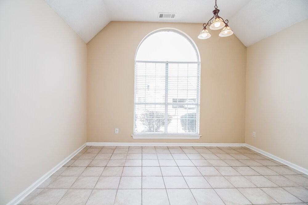 9441 Club Walk Ct - Photo 5 of 10