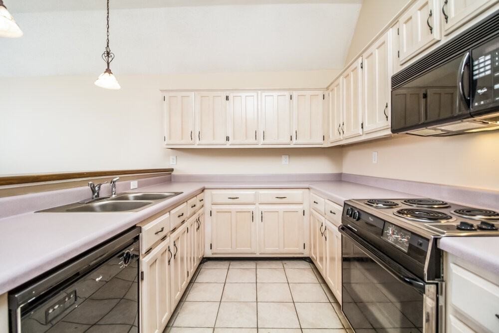 9441 Club Walk Ct - Photo 6 of 10