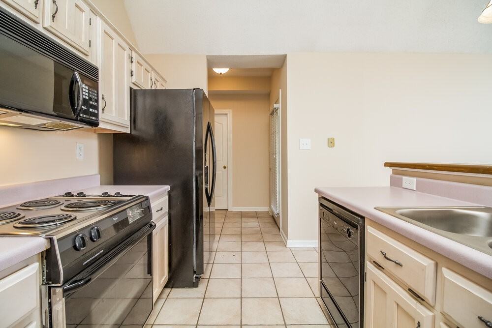 9441 Club Walk Ct - Photo 7 of 10
