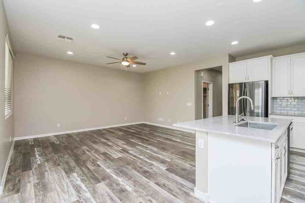 4411 W Kirkland Ave - Photo 3 of 16