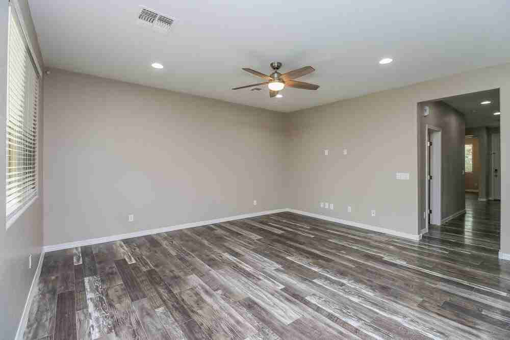 4411 W Kirkland Ave - Photo 4 of 16