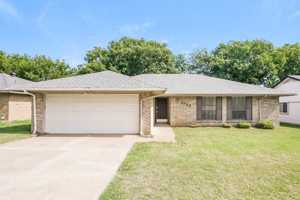 featured image of 3400 Meadowmoor St
