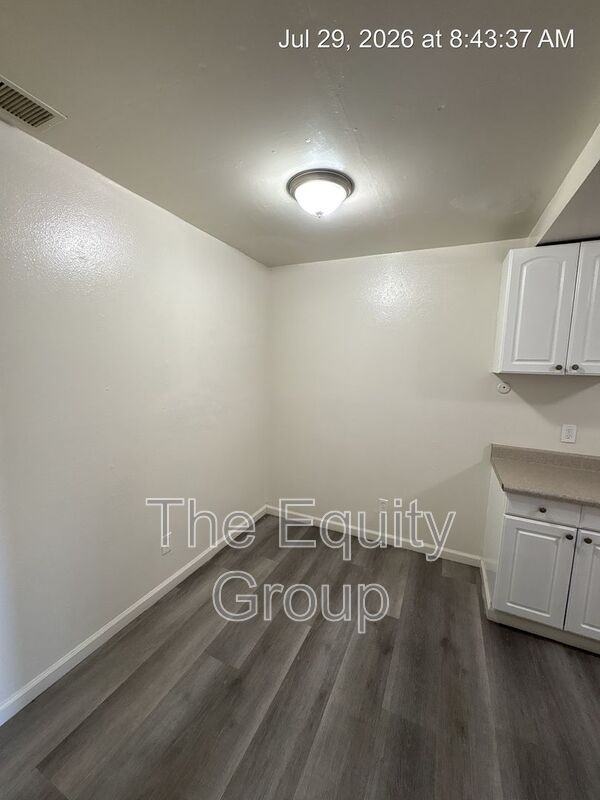 402 N West St - Photo 3 of 17
