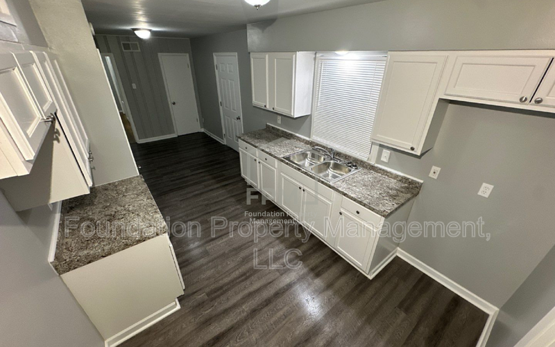 1617 Haywood Ave - Photo 4 of 18