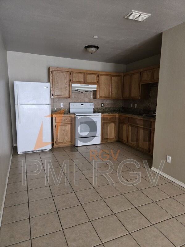 2904 N 32nd St #1 - Photo 5 of 10