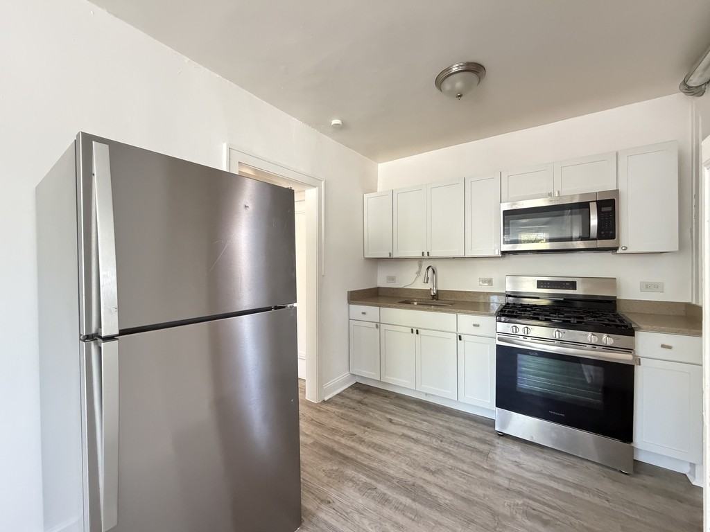 1605 N Mcvicker Ave #1 - Photo 2 of 21