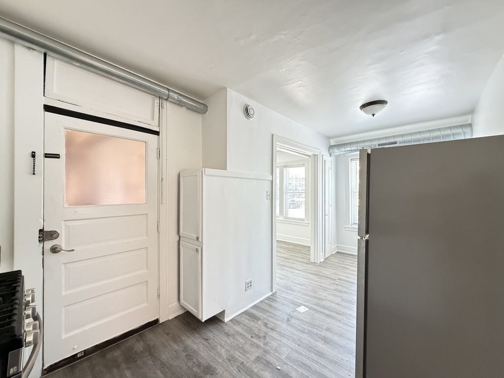 1605 N Mcvicker Ave #1 - Photo 4 of 21