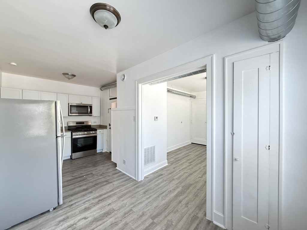 1605 N Mcvicker Ave #1 - Photo 6 of 21