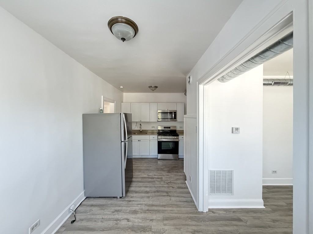 1605 N Mcvicker Ave #1 - Photo 7 of 21