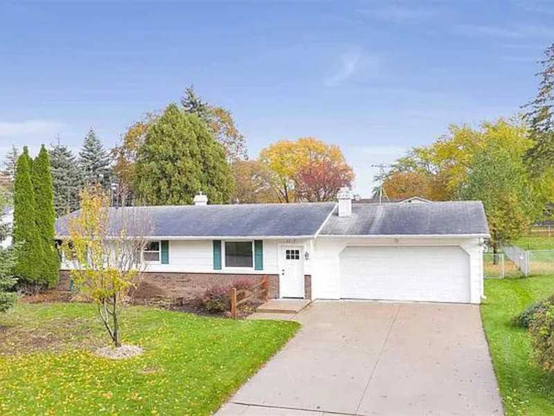 2217 Barberry Ln - Photo 2 of 20