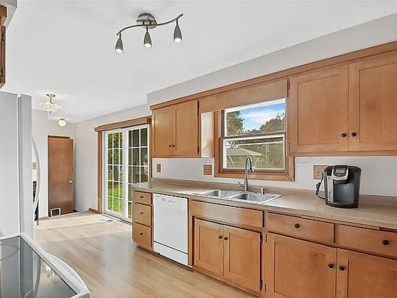 2217 Barberry Ln - Photo 6 of 20