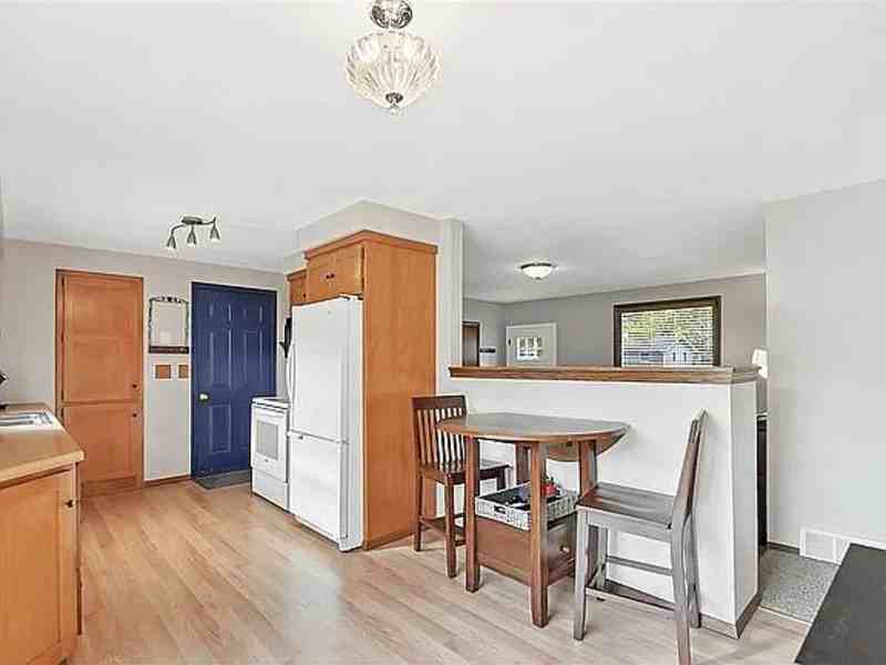 2217 Barberry Ln - Photo 7 of 20