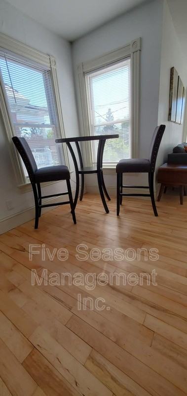 94 N Winooski Ave - Photo 2 of 12