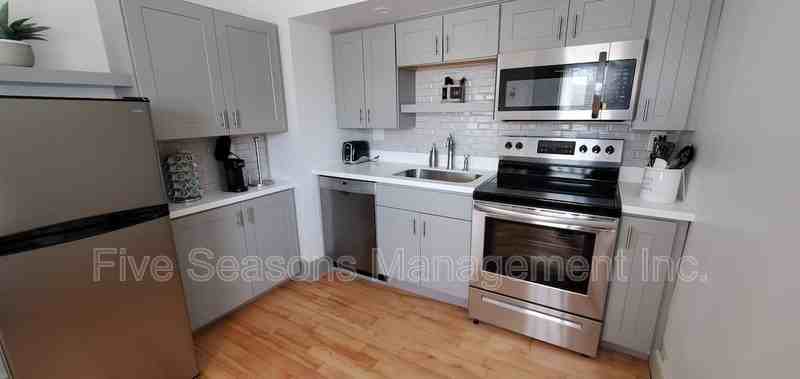 94 N Winooski Ave - Photo 3 of 12