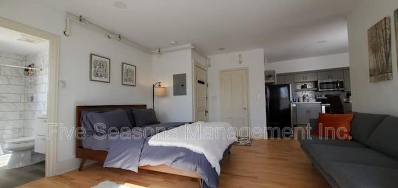 94 N Winooski Ave - Photo 4 of 12